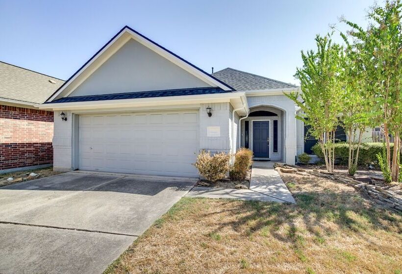 Pet Friendly Spring Home 4 Mi To Six Flags!