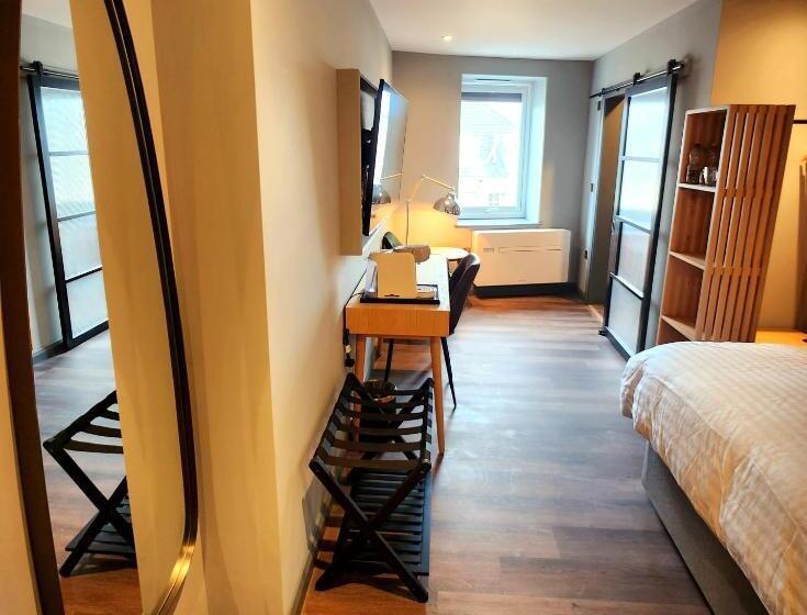 Pinnacle Suites