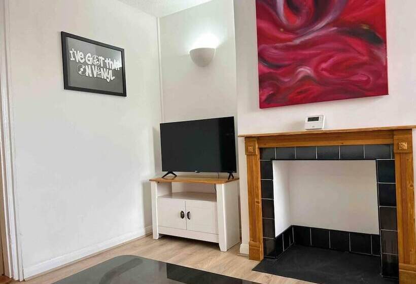 اقامتگاه Essex 2 Bed House Nr Stanstead With Arcade Machine