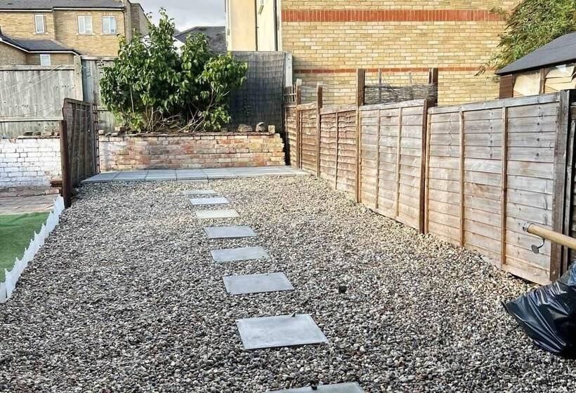 اقامتگاه Essex 2 Bed House Nr Stanstead With Arcade Machine