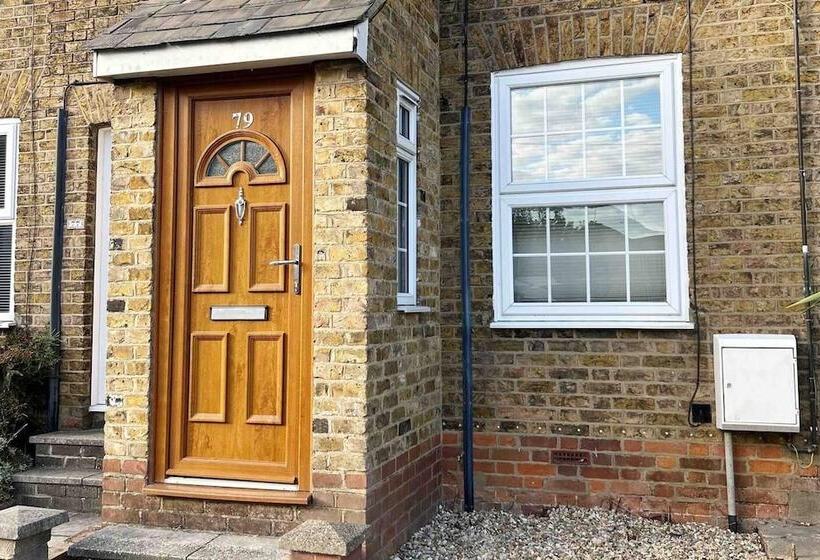 اقامتگاه Essex 2 Bed House Nr Stanstead With Arcade Machine