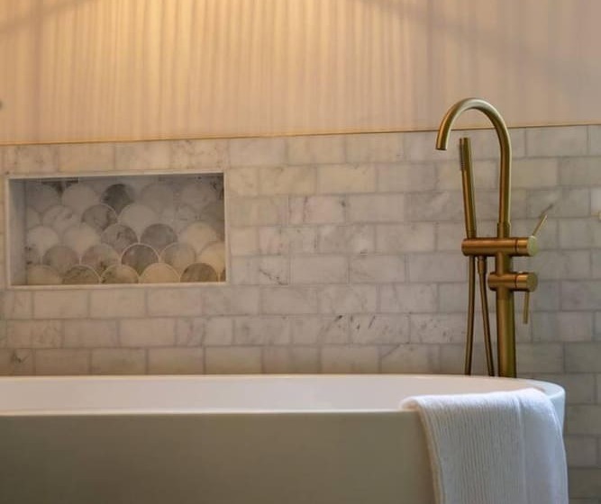 اقامتگاه Remarkable 4 Bed House Near Leeds Airport