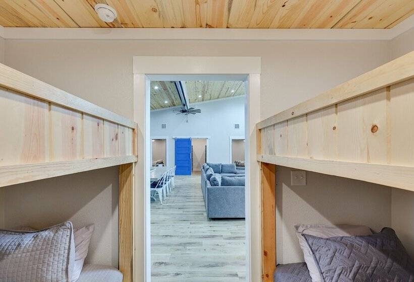 Riverfront Arkansas Abode W/ Deck & Grill!