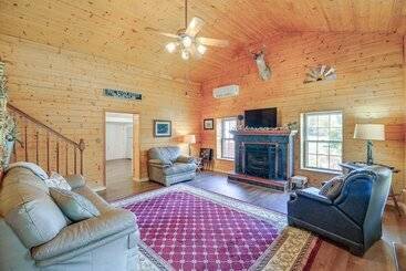 Riverfront Bluff City Retreat W/ Patio & Grill!