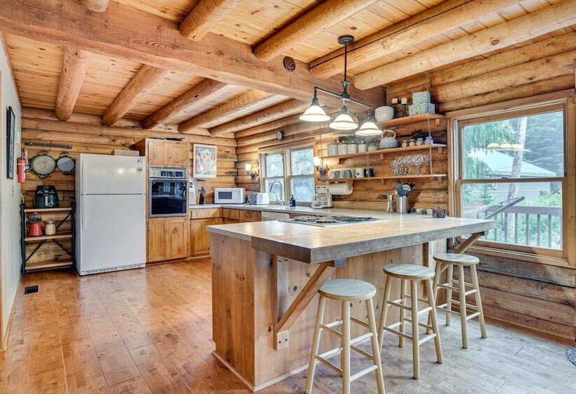 Rustic Government Camp Cabin W/ Mountain Views!