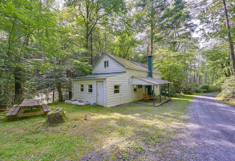 Serene Centre Hall Cabin W/ Stream On Site!