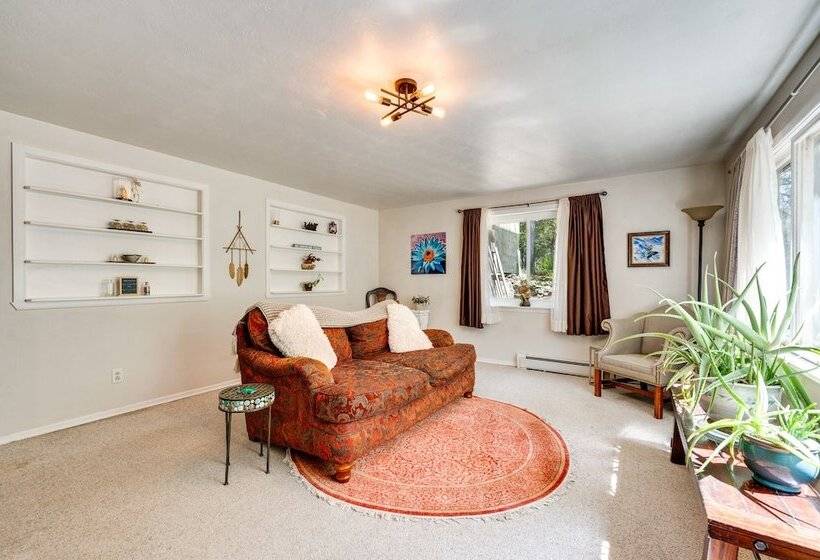 Serene Home W/ Hot Tub   6 Mi To Boulder Falls!