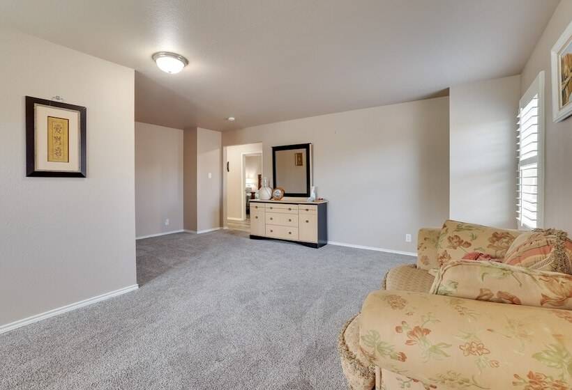 Spacious Texas Abode W/ Deck & Fenced In Yard!