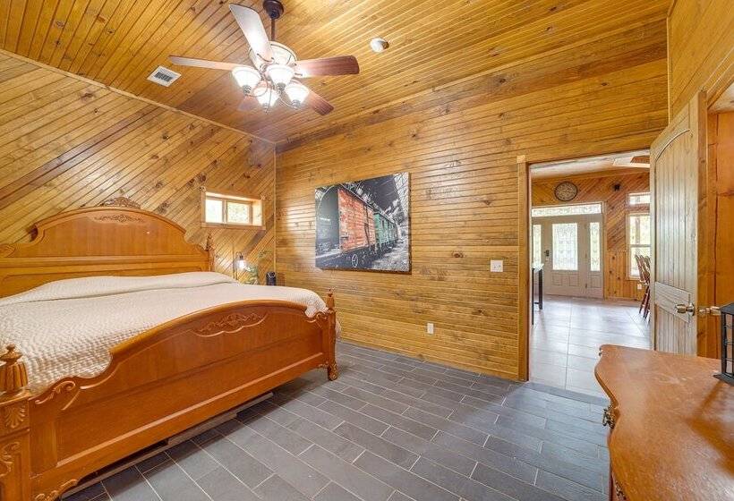 Lake Eufaula Cabin W/ Hot Tub & Large Deck