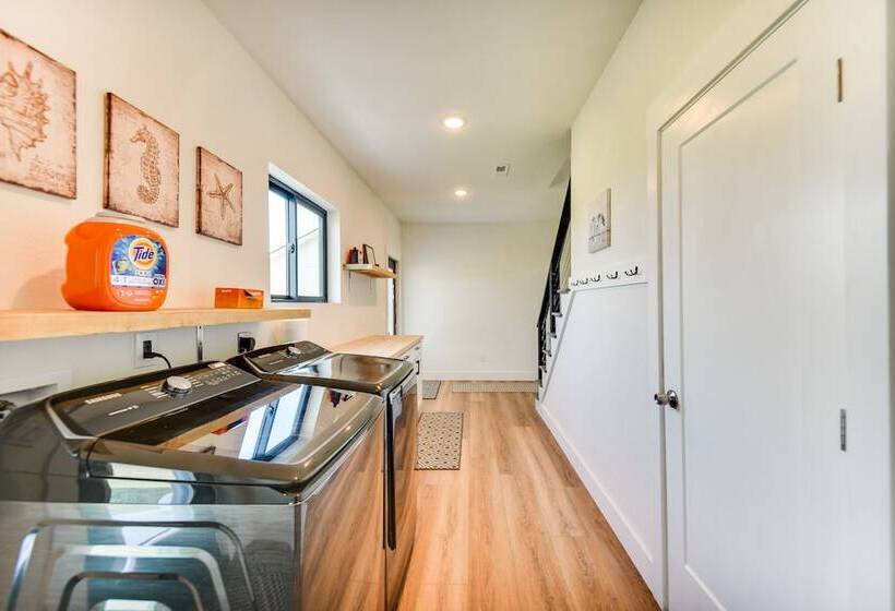 Stunning Chesapeake Bay Farmhouse W/ Dock & Kayaks