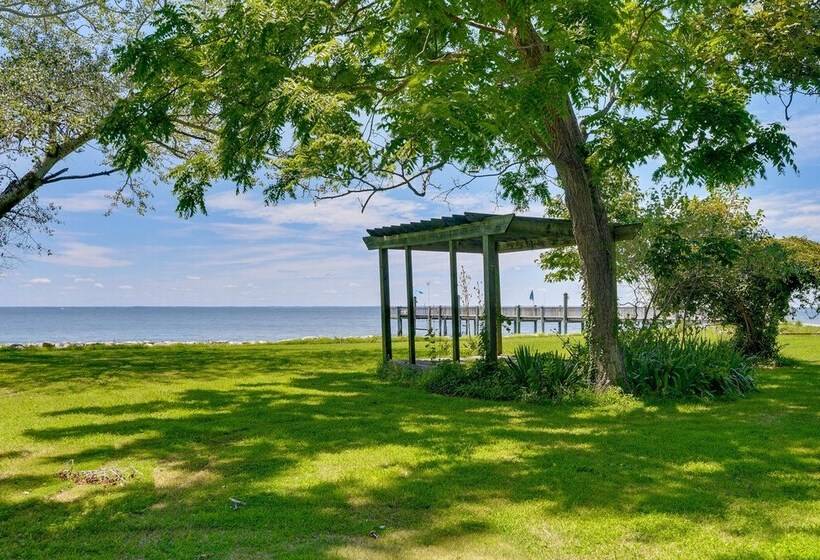 Sun Dappled Waterfront Home On Potomac River!