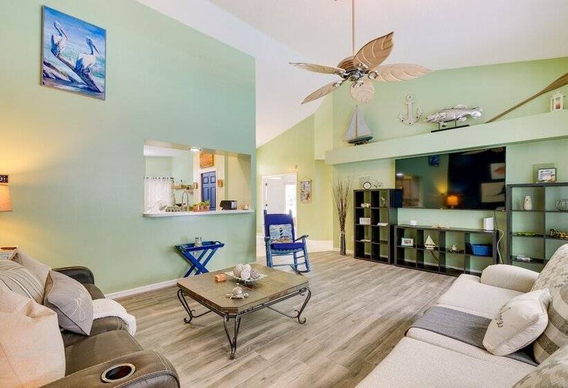 Lanai & Grill: Sunny Home Near Rainbow Springs!