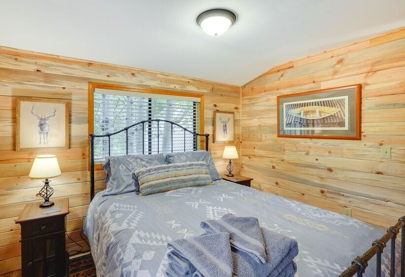 Waterfront Home W/ Hot Tub & Fire Pit In Sunriver!