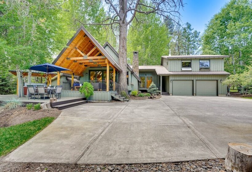 Waterfront Home W/ Hot Tub & Fire Pit In Sunriver!