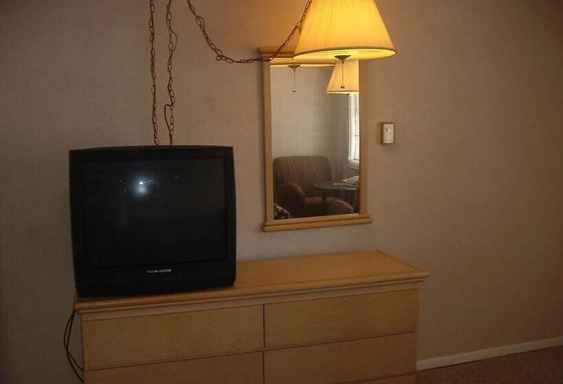 Fels Three Crown Motel