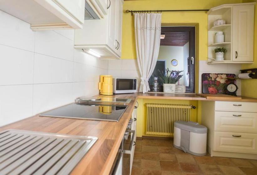 هتل Appartements Landhaus Waidmannsheil