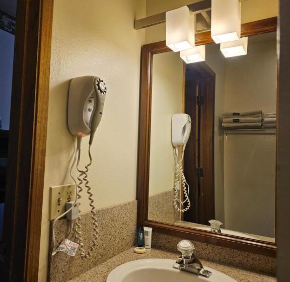 هتل Cle Elum Travelers Inn
