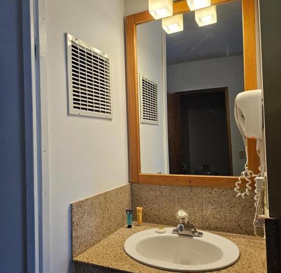 هتل Cle Elum Travelers Inn