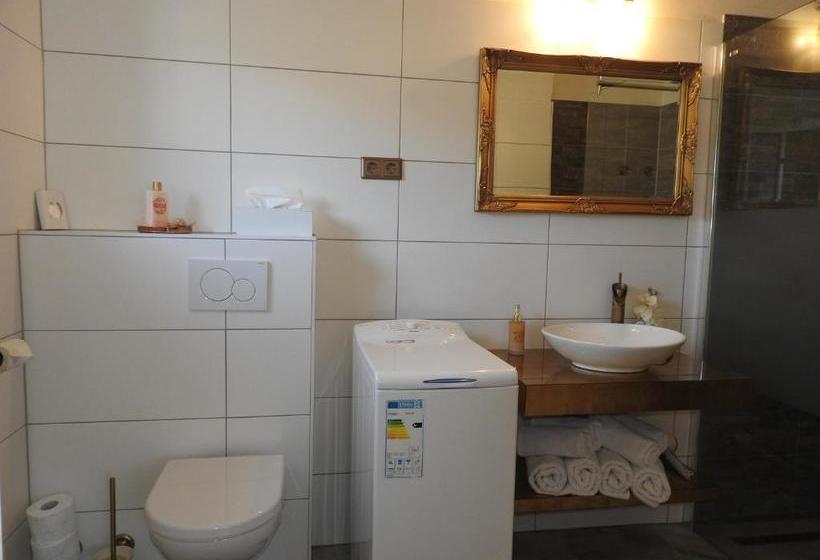 هتل Warmbad Apartments