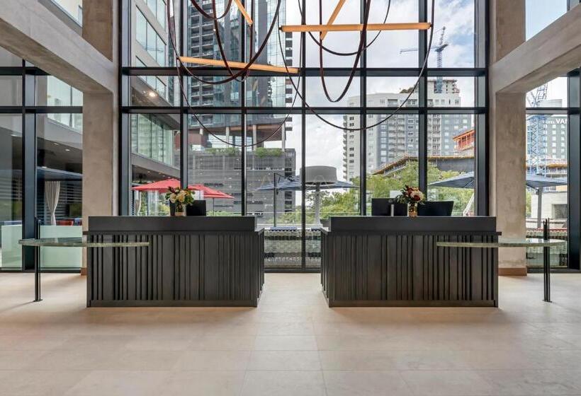 Cambria Hotel Austin Downtown