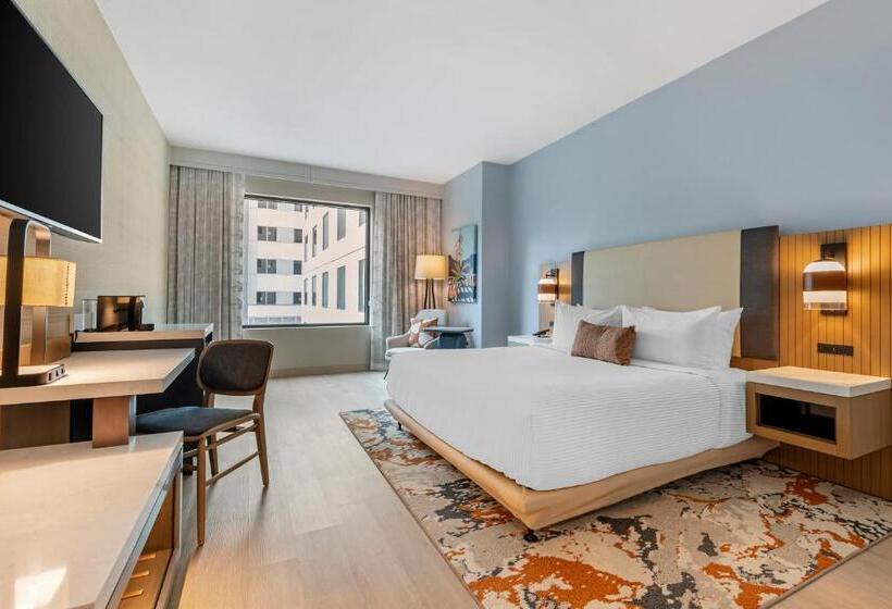 Cambria Hotel Austin Downtown
