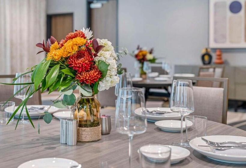 Cambria Hotel Austin Downtown