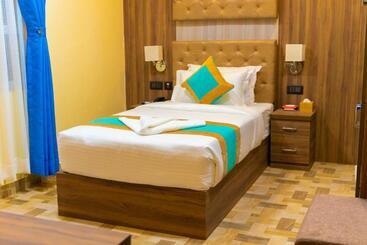 هتل Grand Yak Boutique