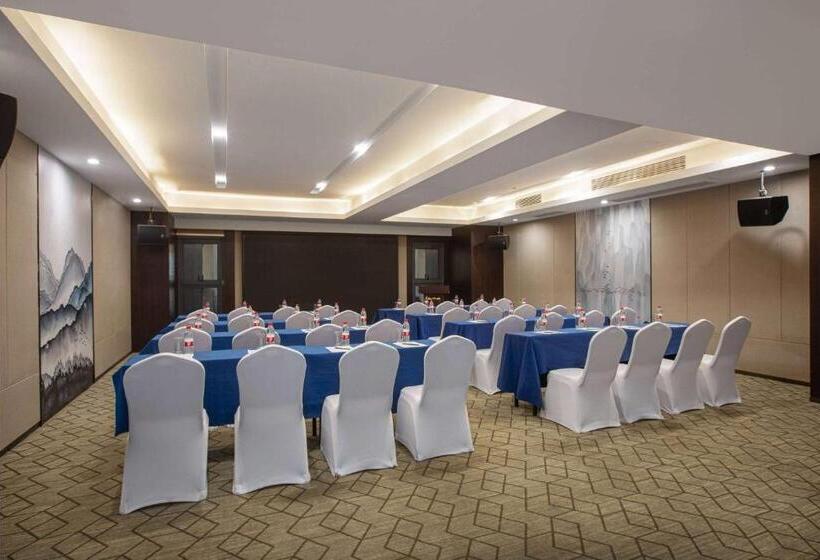 هتل Hawthorn By Wyndham Dali Erhai Park