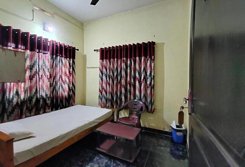 호텔 Layali Ooty Transit Lodging
