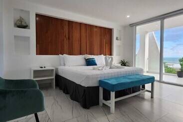 هتل The Views Resort