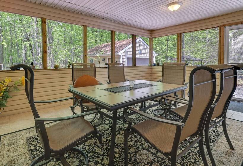 Fire Pit, Kayak & Gas Grill: Pocono Lake Home!