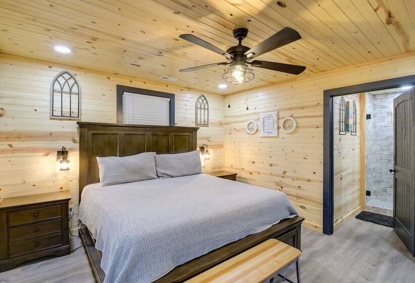 Spacious Sevierville Cabin W/ Hot Tub & Game Room!