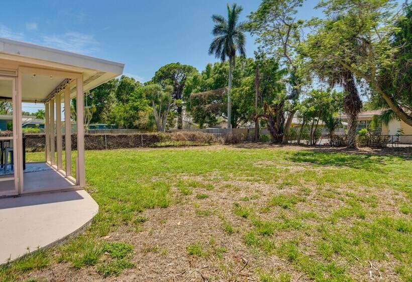 Sunny Home W/ Yard ~ 7 Mi To Anna Maria Island!