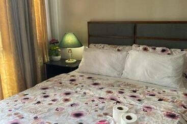 هاستل Zoe Amarah Condotel