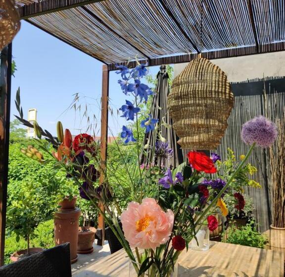 تختخواب و صبحانه De Tuinkamer