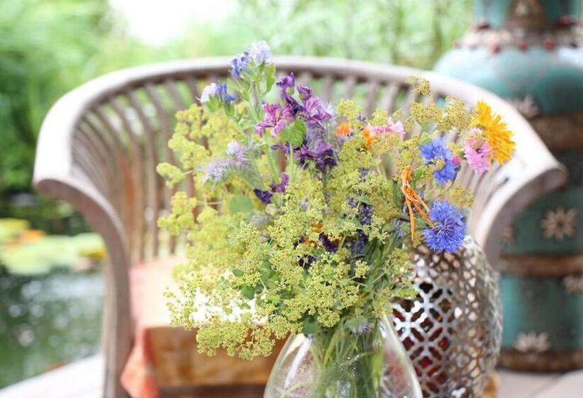 تختخواب و صبحانه De Tuinkamer