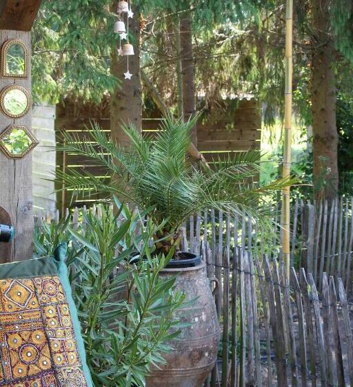 تختخواب و صبحانه De Tuinkamer