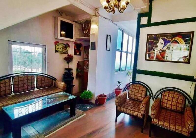 호텔 Grg Tribhuwan Ranikhet