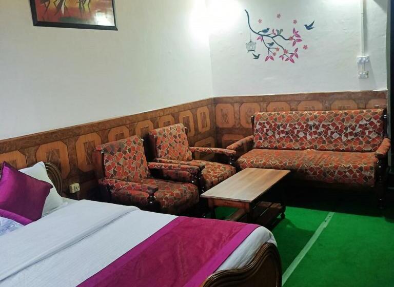 호텔 Grg Tribhuwan Ranikhet