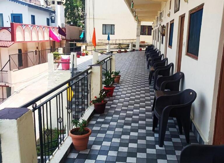 호텔 Grg Tribhuwan Ranikhet