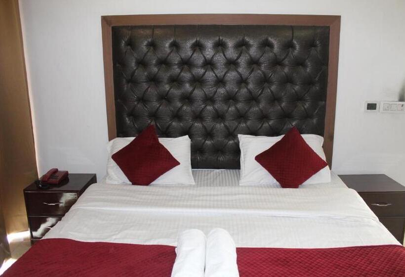 هتل Khanna Residency
