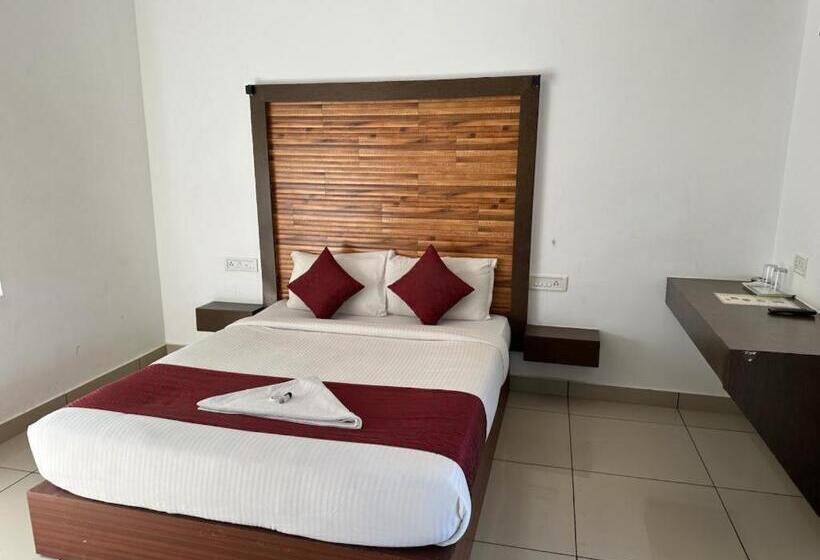 Memmsta Hotels   Munnar