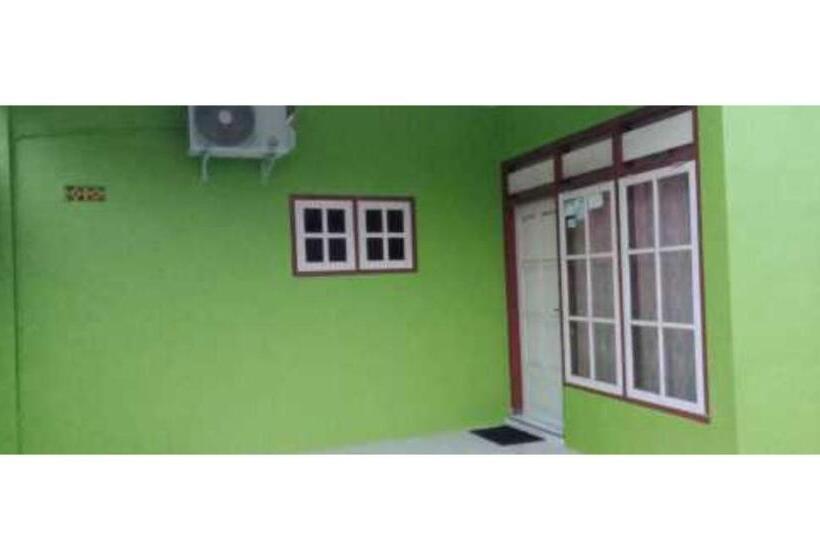 هتل Merpati Hostel Banyuwangi