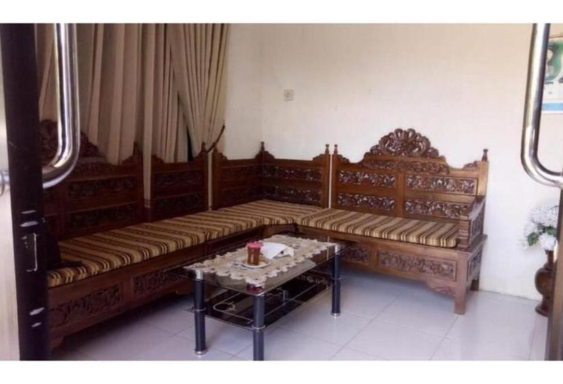 هتل Merpati Hostel Banyuwangi