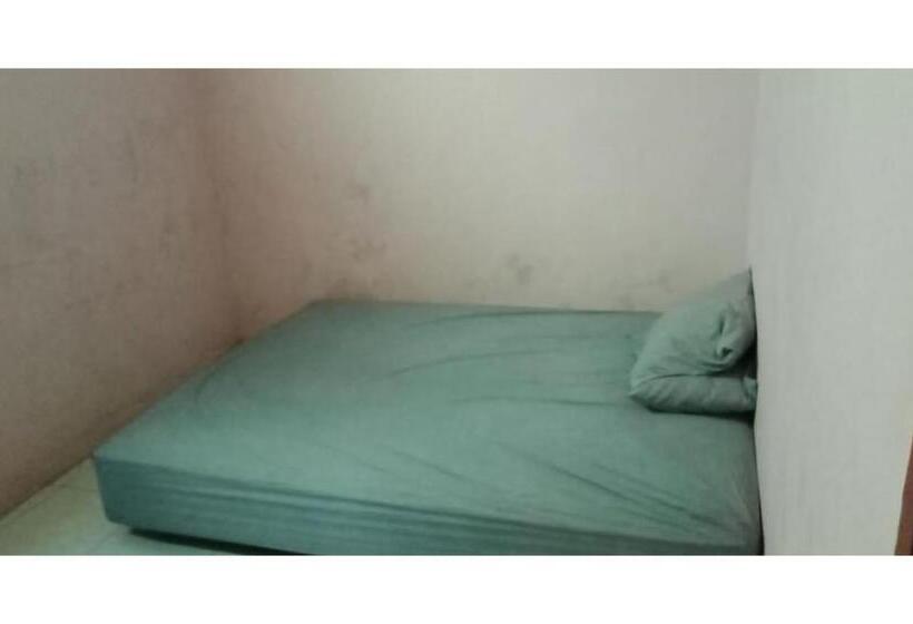 هتل Merpati Hostel Banyuwangi