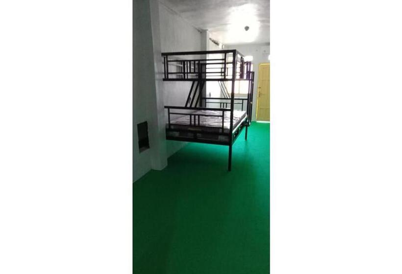 هتل Merpati Hostel Banyuwangi