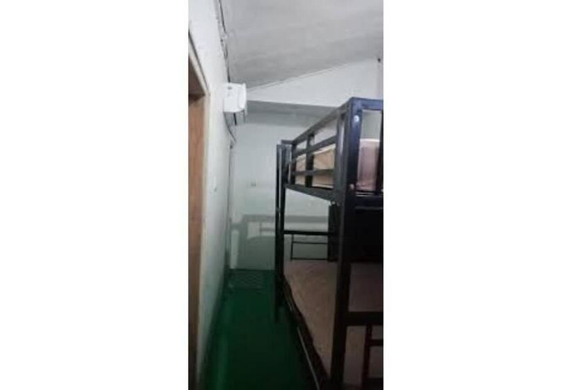 هتل Merpati Hostel Banyuwangi