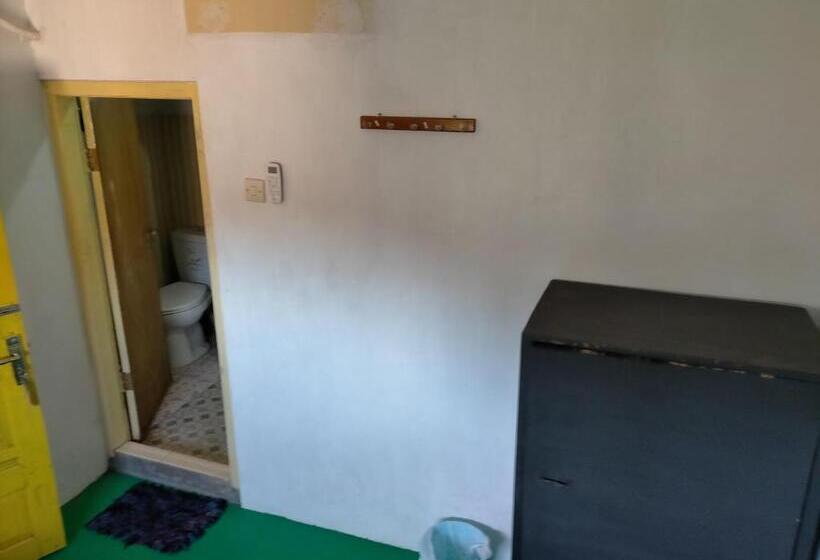 هتل Merpati Hostel Banyuwangi