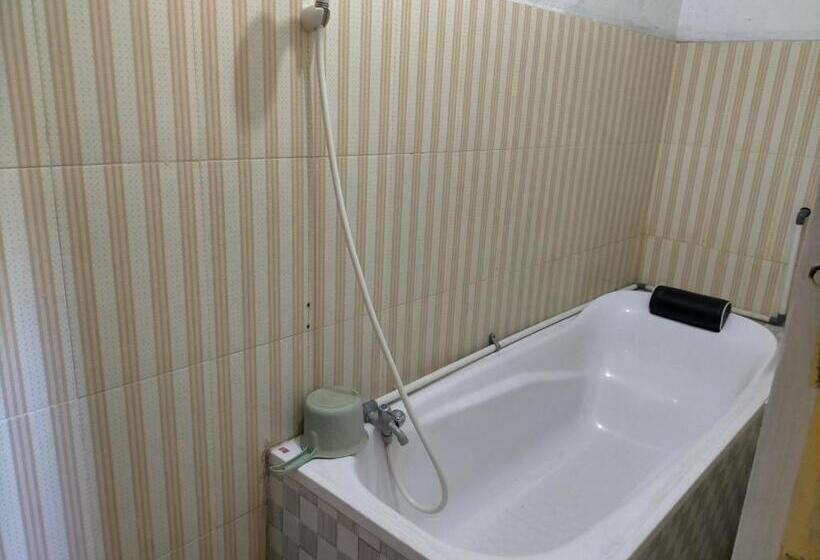 هتل Merpati Hostel Banyuwangi