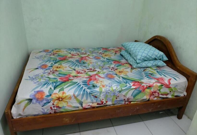 هتل Merpati Hostel Banyuwangi